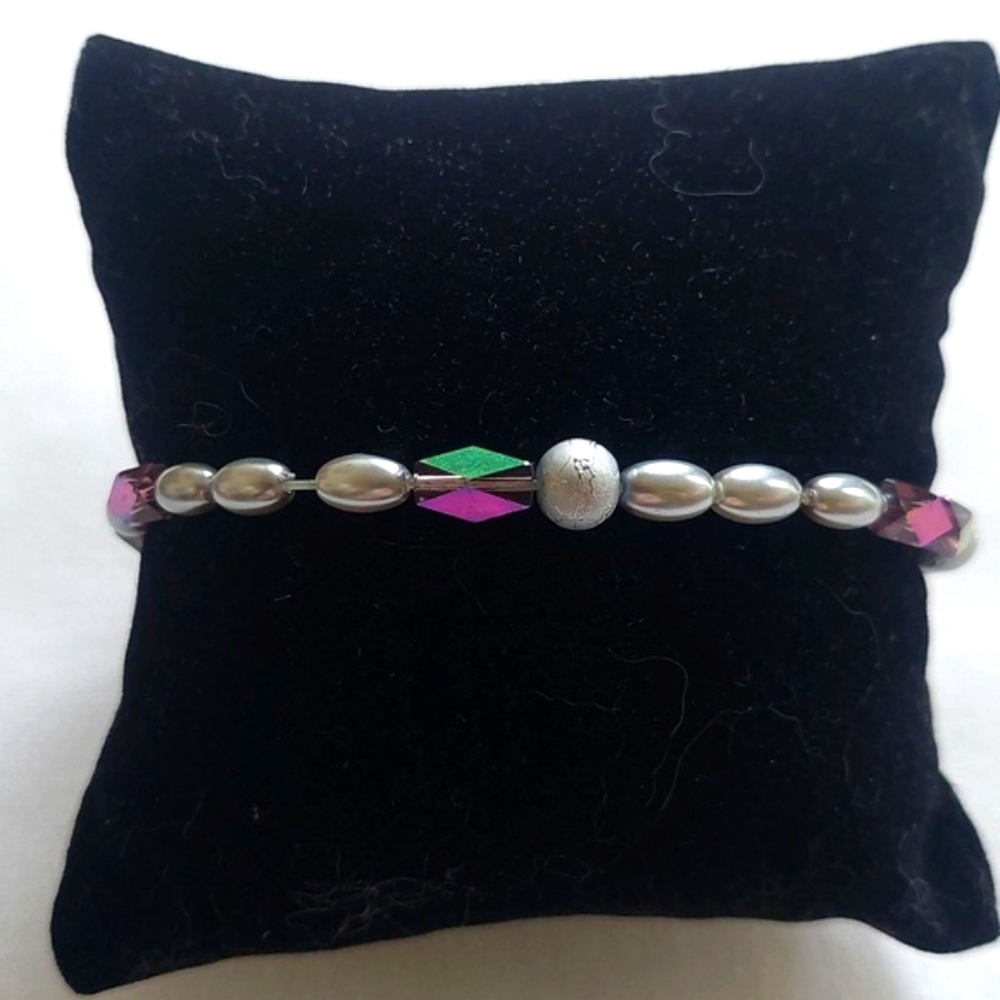 Boho Chic Handmade Stretch Bracelet and Earrings Iridescent Set - Picture 3 of 11